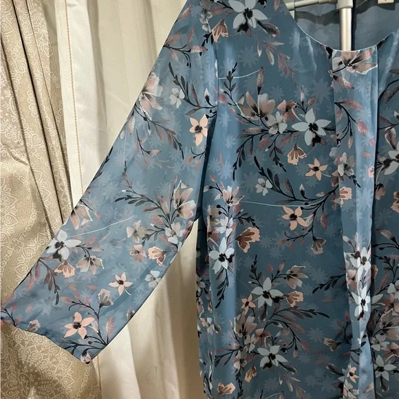 Coldwater Creek Blue Floral blouse with Blush Accents - Picture 5 of 7